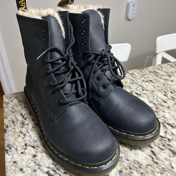 Dr. martens 1460 Serena fur lined lace up boots - size 9 - Picture 2 of 7